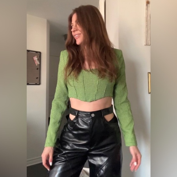 Crop should pads black and neon yellow top Zara Women's Green and Black Crop-top - Picture 4 of 7